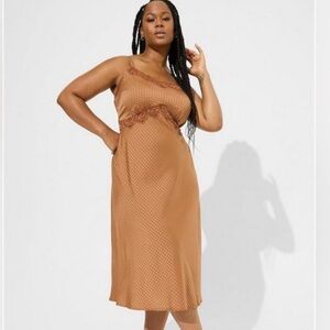 Torrid (NWT) Tea Length Woven Jacquard Lace Trim Cami Dress - Size 4